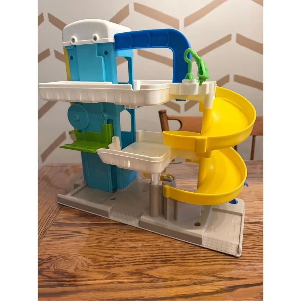 Fisher Price Little People Wheelies Track Helpful Neighbor's‎ Garage Playset